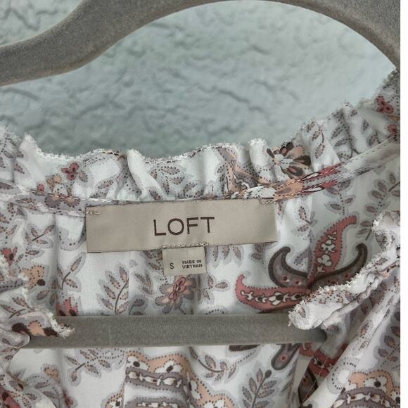 Loft Women's Beautiful Blouse - Delicate Print, Size Small Cream Pink - Picture 4 of 10